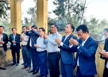 Chủ tịch UBND tỉnh Lê Trí Thanh viếng hương Khu di tích mộ tướng Tê Tấn Trung