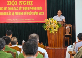 Chủ tịch UBND thành phố Bùi Ngọc Ảnh phát biểu tại hội nghị