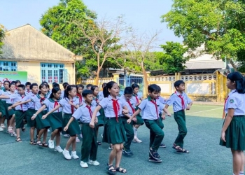 Trường TH Kim Đồng liên hoan nghi thức đội – múa hát tập thể