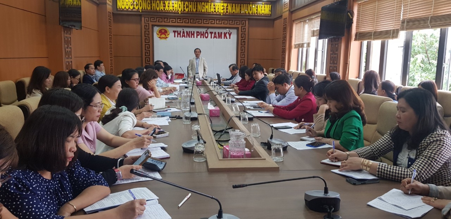 Phó chủ tịch UBND thành phố Nguyễn Hồng Lai phát biểu tại cuộc họp