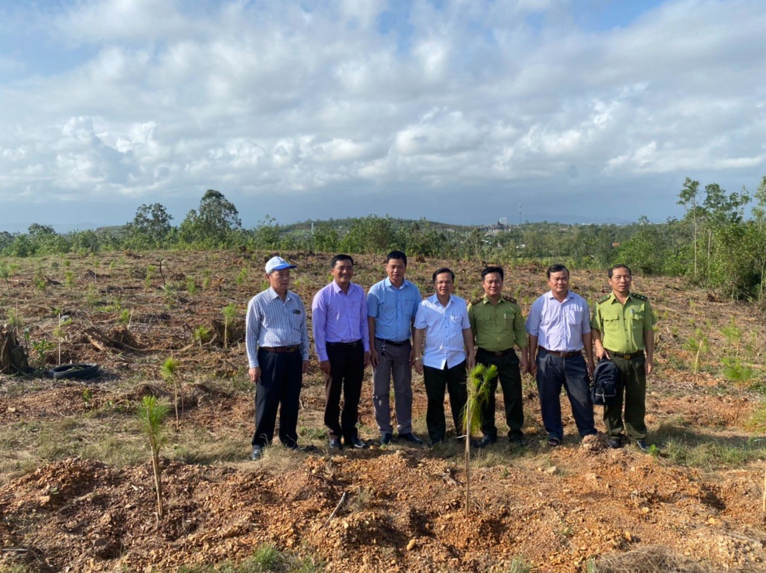 Trồng cây đầu năm tết Quý Mão 2023 tại đồi Yên Ngựa xã Tam Phú