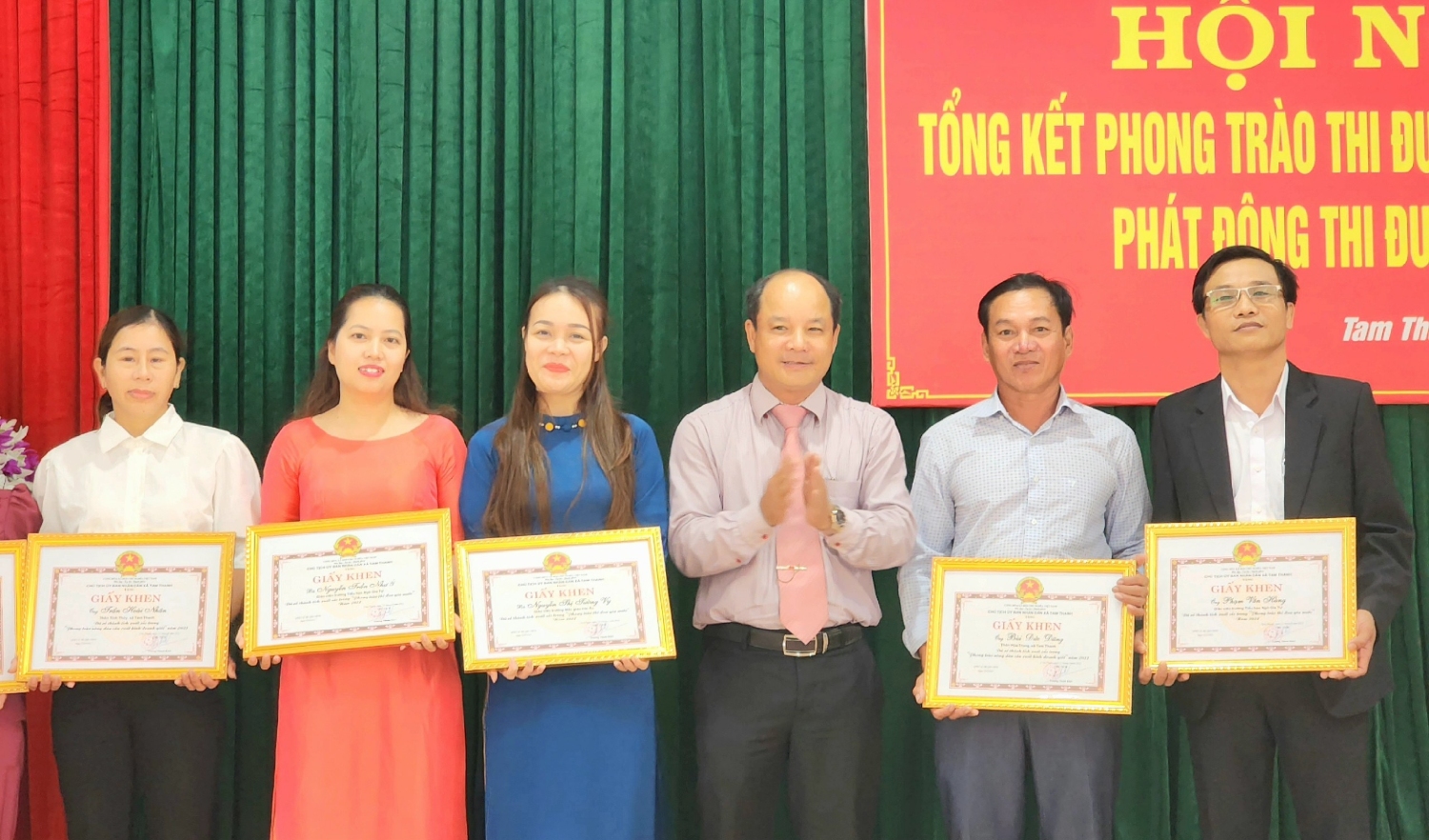 Khen thưởng cho các cá nhân có thành tích xuất sắc trong phong trào thi đua yêu nước xã Tam Thanh năm 2022