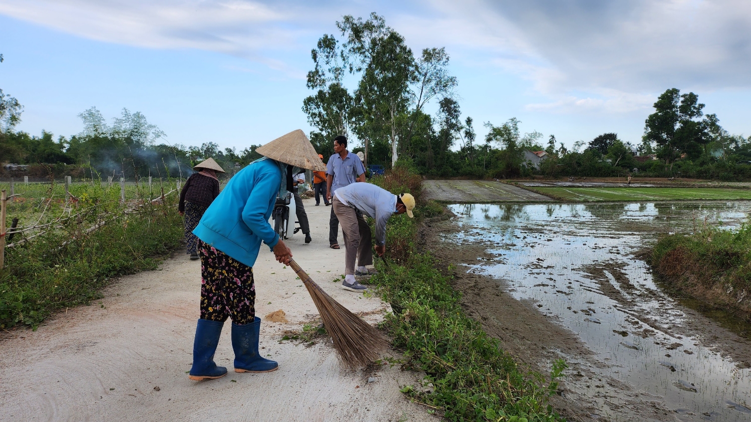 : Nông dân Hòa Thuận ra quân thu gom bao bì thuốc bảo vệ thực vật