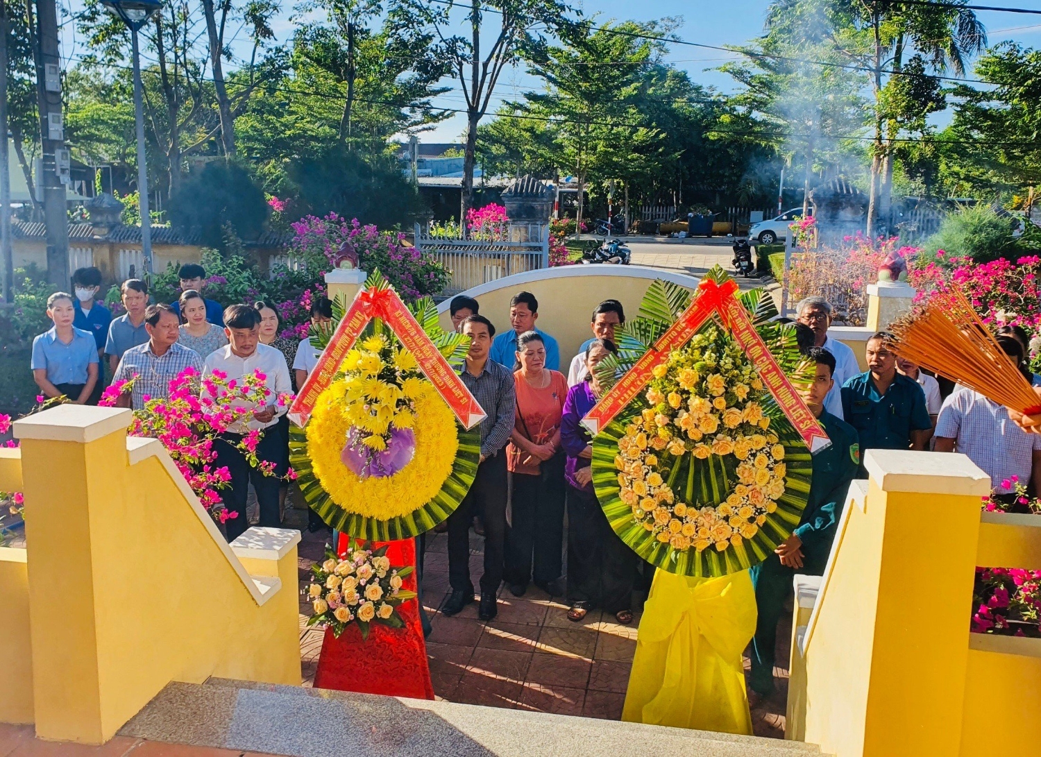Dâng hoa, viếng hương tại Mộ sỹ phu yêu nước Trần Thuyết