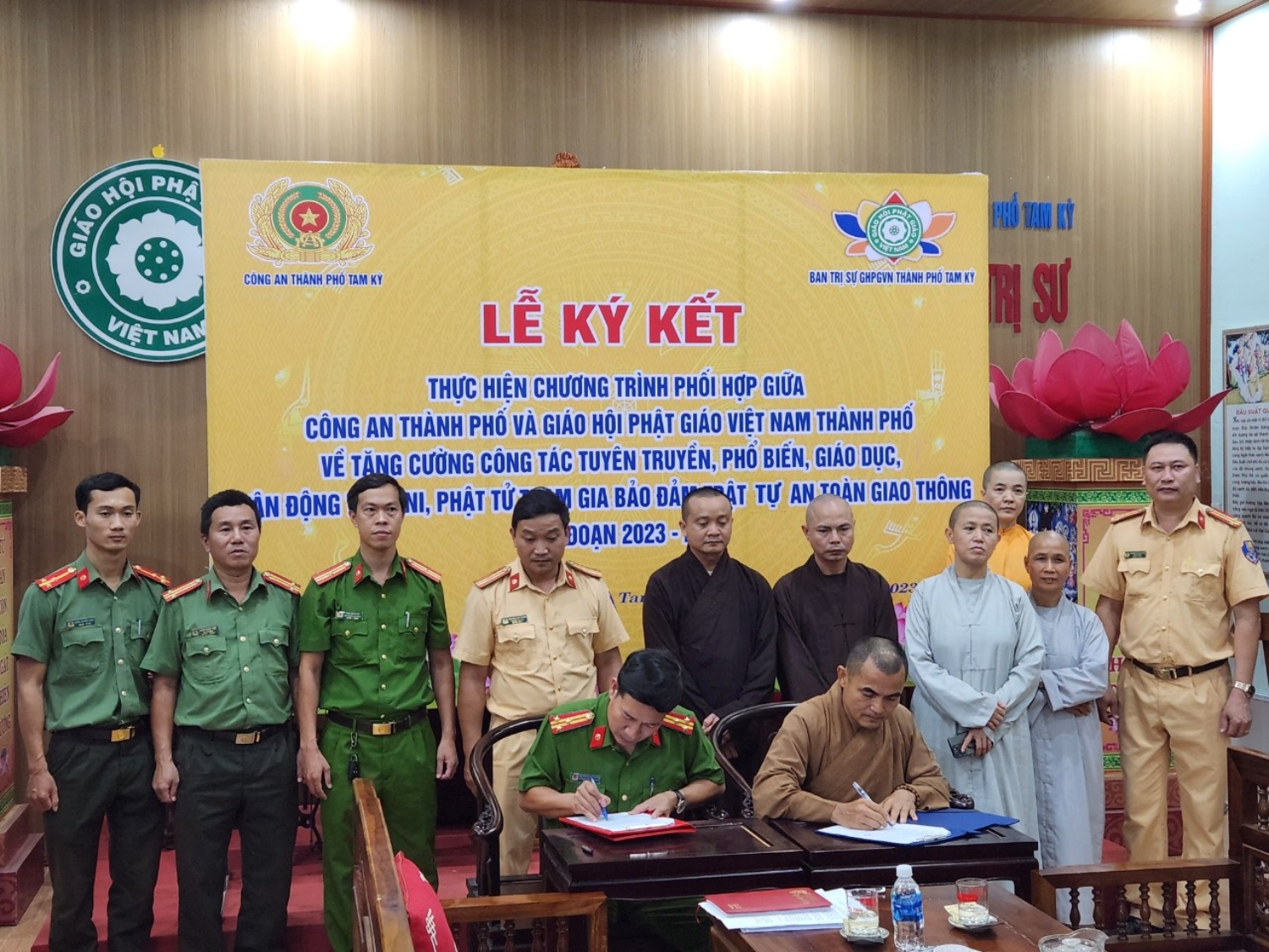 Công an thành phố Tam Kỳ và Ban trị sự Giáo hội Phật giáo Việt Nam thành phố ký kết công tác phối hợp