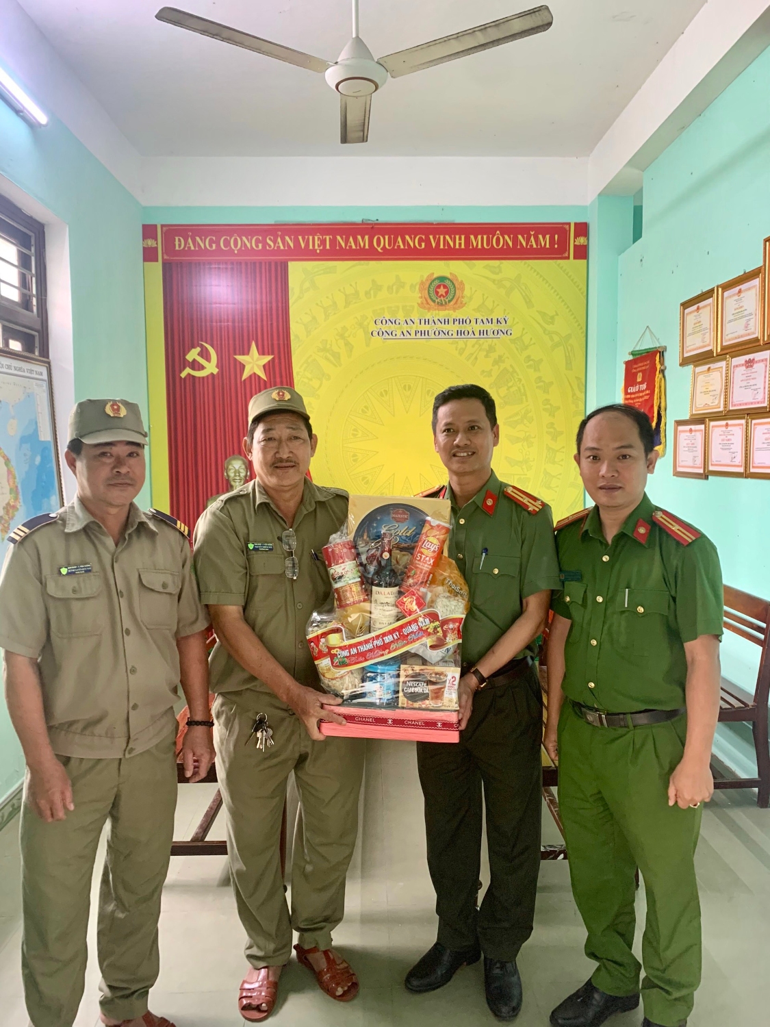 Lãnh đạo Công an thành phố thăm lực lượng BVDP phường Hòa Hương