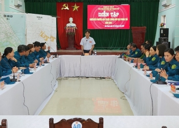 Đồng chí Nguyễn Duy Ân chỉ đạo diễn tập