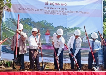 Lãnh đạo thành phố Tam Kỳ, huyện Phú Ninh khởi công xây dựng di tích.